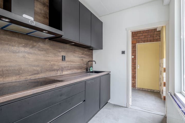 Photo 3 of F.W. Reitzstraat 2