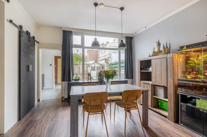 Photo 8 of F.W. Reitzstraat 2