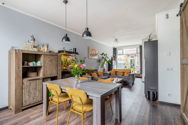 Photo 9 of F.W. Reitzstraat 2