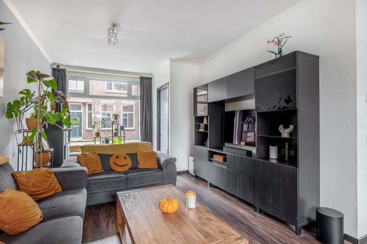 Photo 11 of F.W. Reitzstraat 2