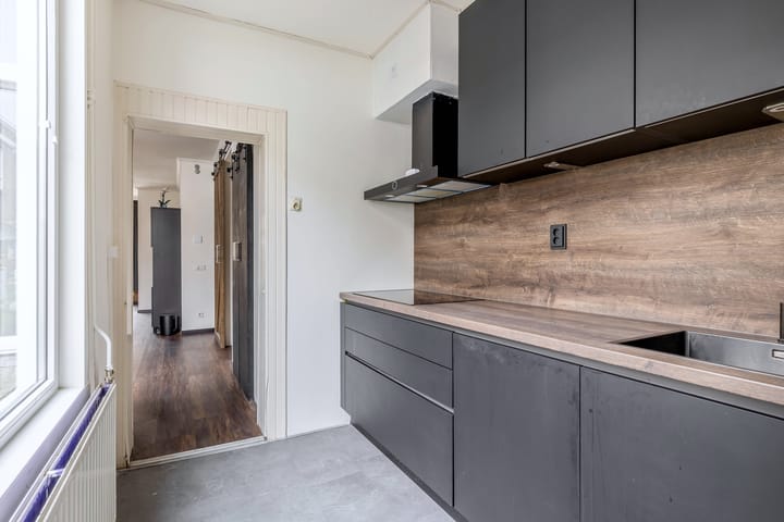 Photo 12 of F.W. Reitzstraat 2