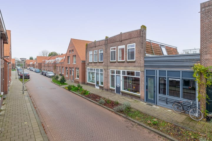 Photo 30 of F.W. Reitzstraat 2