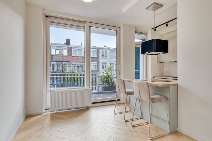 Photo 2 of Paulus Potterstraat 52-A