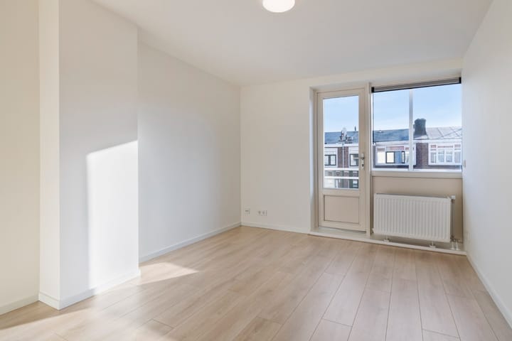 Photo 14 of Paulus Potterstraat 52-A