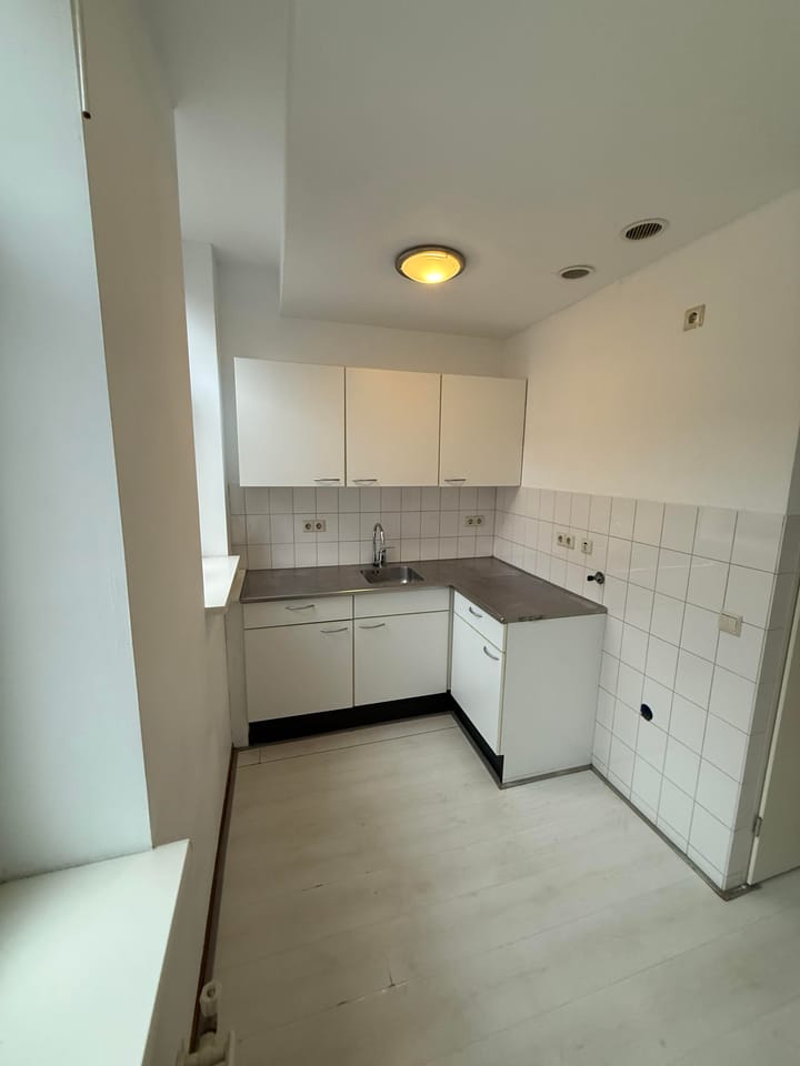 Photo 8 of Strevelsweg 57-A