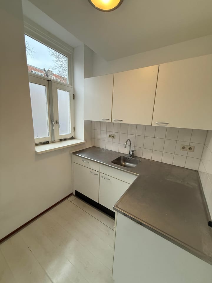 Photo 10 of Strevelsweg 57-A