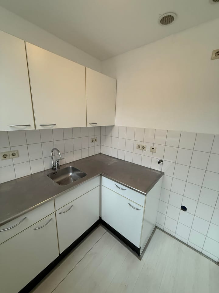 Photo 11 of Strevelsweg 57-A