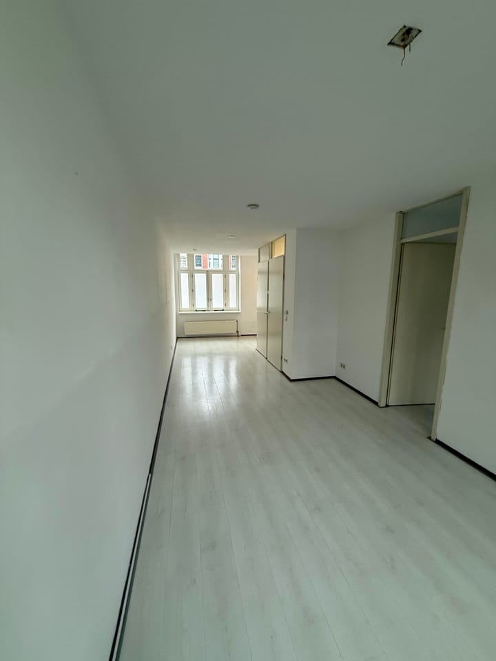 Photo 19 of Strevelsweg 57-A