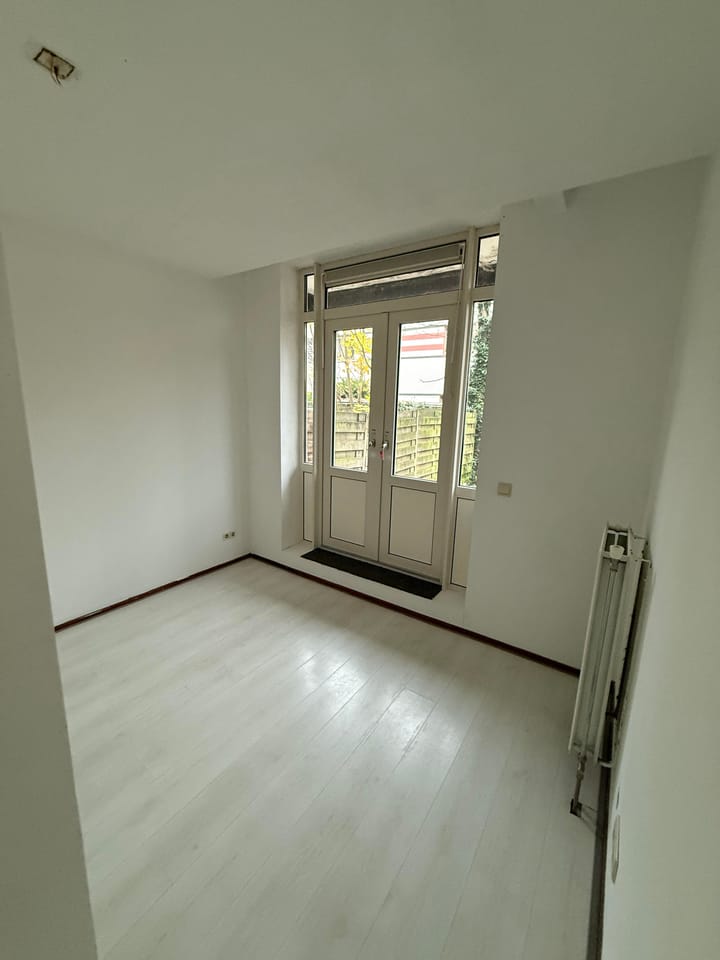 Photo 22 of Strevelsweg 57-A