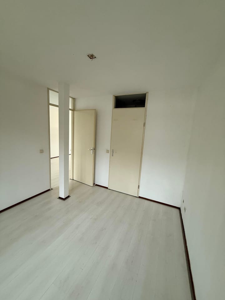 Photo 24 of Strevelsweg 57-A