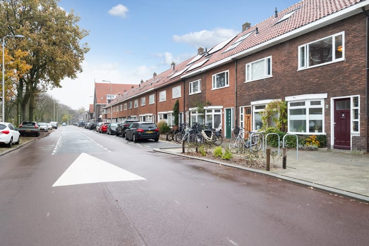Photo 35 of Adriaan van Bergenstraat 27