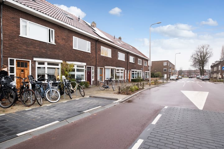 Photo 34 of Adriaan van Bergenstraat 27