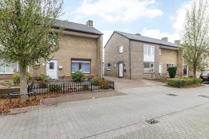 Photo 2 of Pastoor Bernegaustraat 11