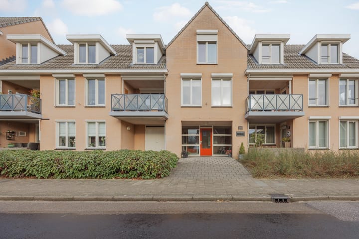 Photo 2 of Helmesstraat 20