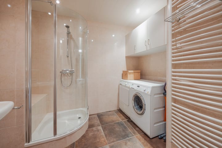 Photo 5 of Helmesstraat 20