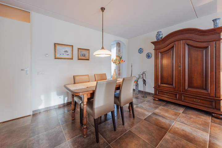 Photo 10 of Helmesstraat 20