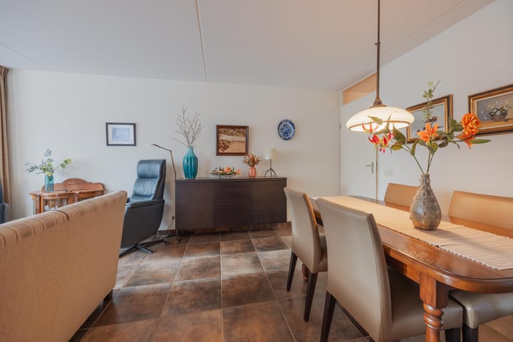 Photo 11 of Helmesstraat 20