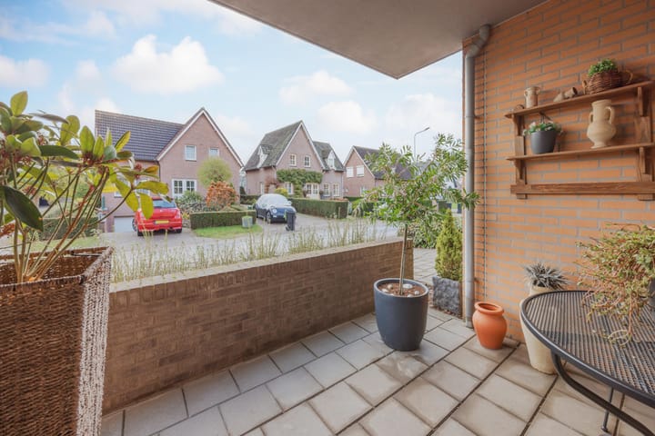 Photo 12 of Helmesstraat 20