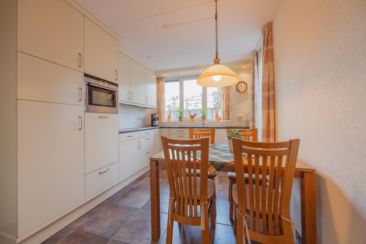 Photo 16 of Helmesstraat 20