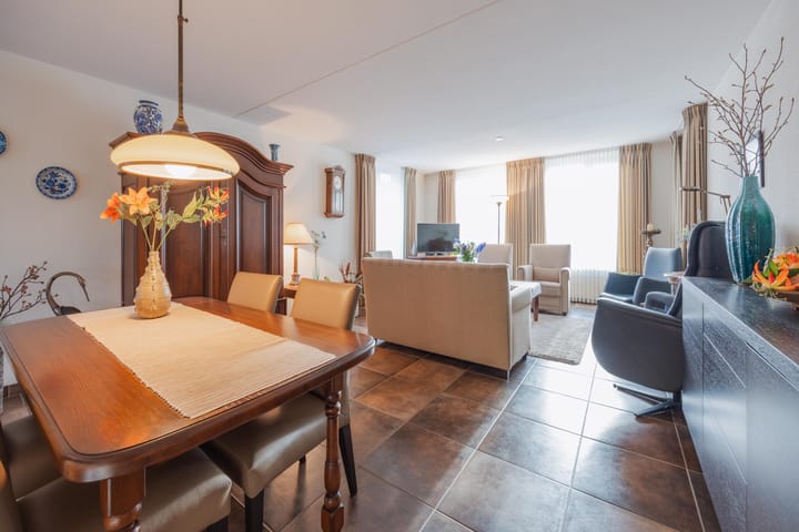 Photo 3 of Helmesstraat 20