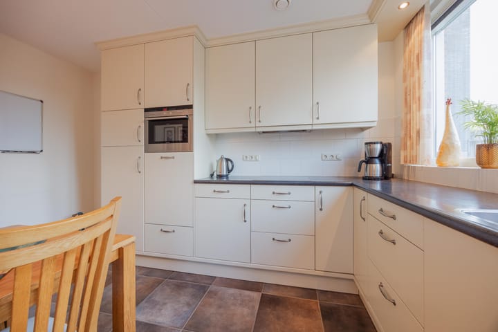 Photo 4 of Helmesstraat 20