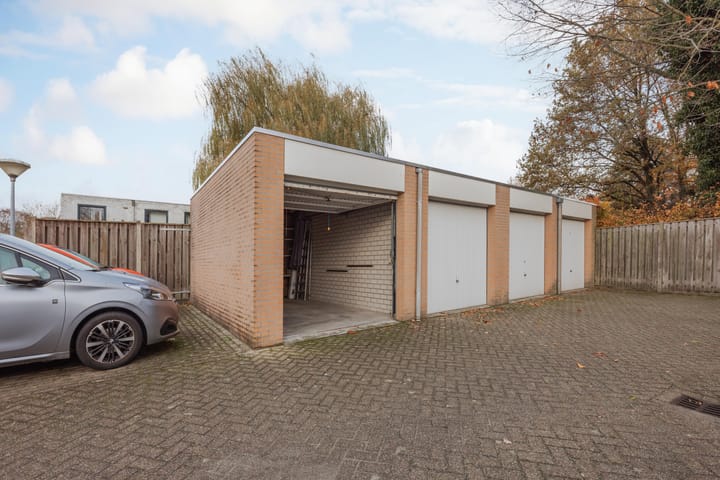 Photo 32 of Helmesstraat 20