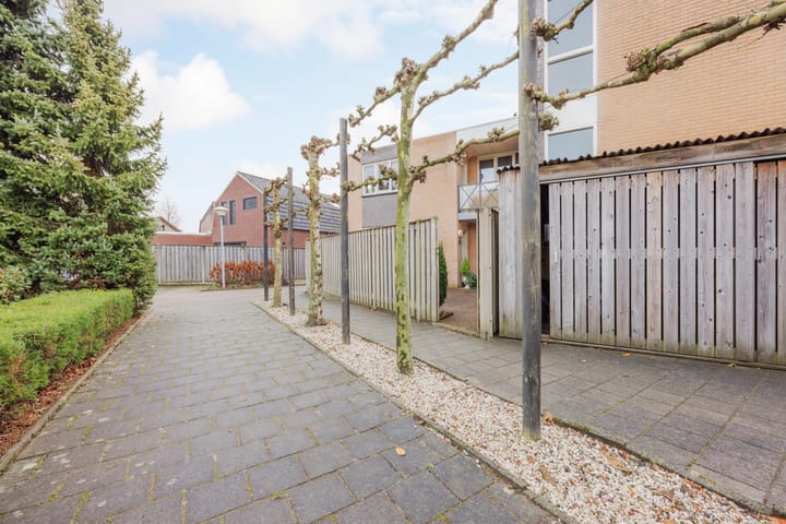 Photo 35 of Helmesstraat 20