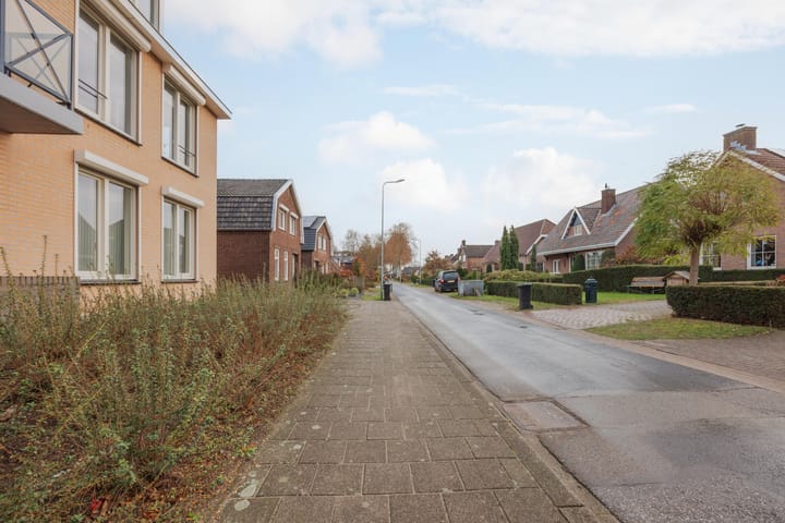 Photo 36 of Helmesstraat 20