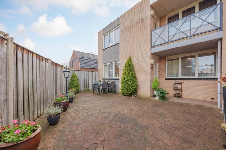 Photo 30 of Helmesstraat 20