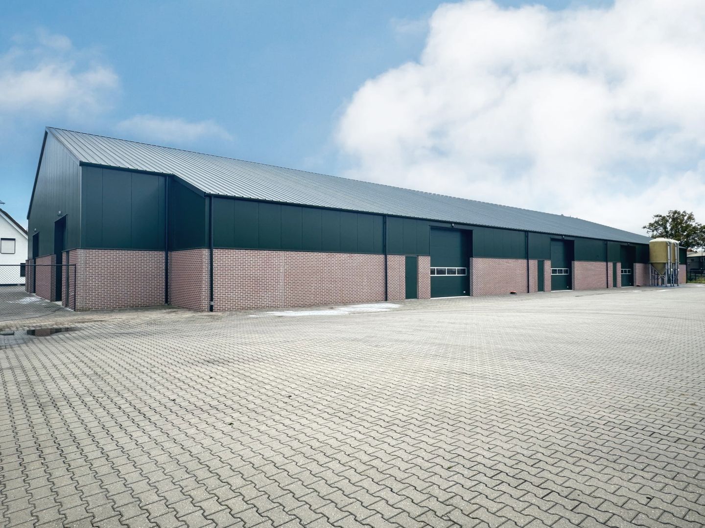 View photo 2 of Raamloop 4