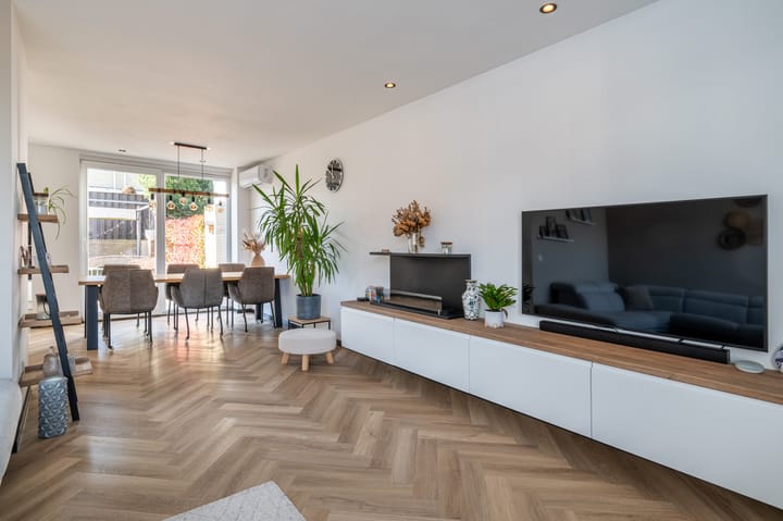 Photo 8 of Jan Vermeerstraat 11