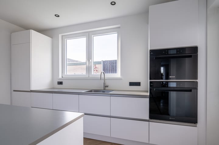 Photo 10 of Jan Vermeerstraat 11