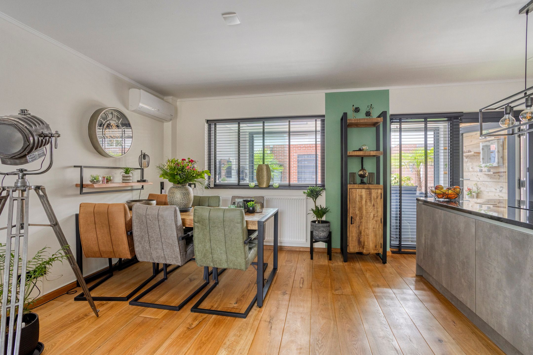 Foto 9 van Valkenierstraat 11