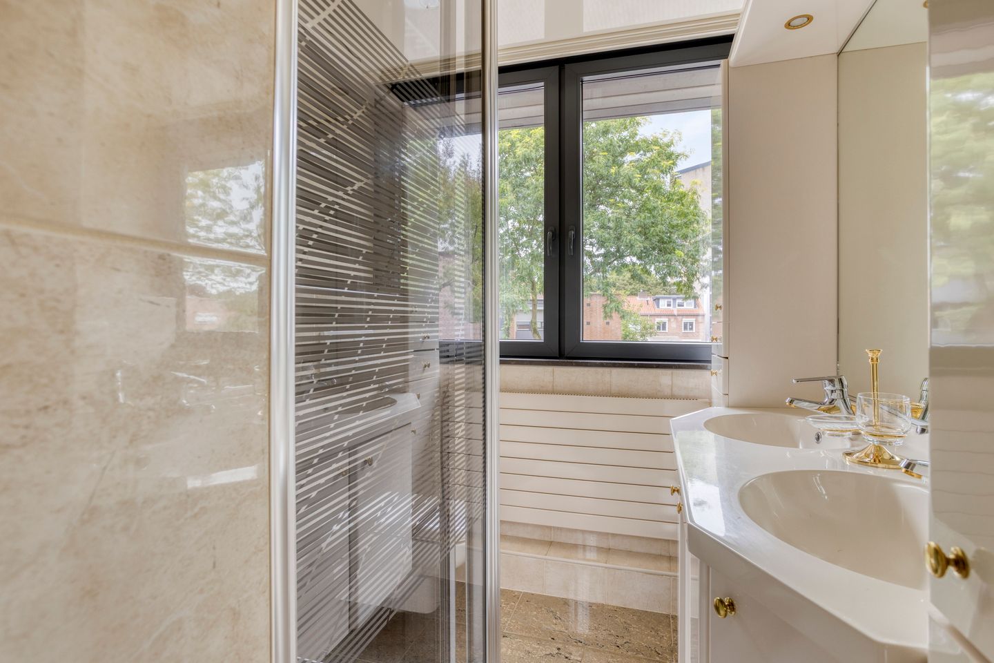 Foto 20 van Valkenierstraat 11