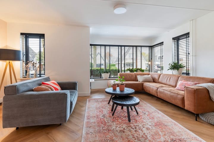 Foto 2 van Bijenkorf 55