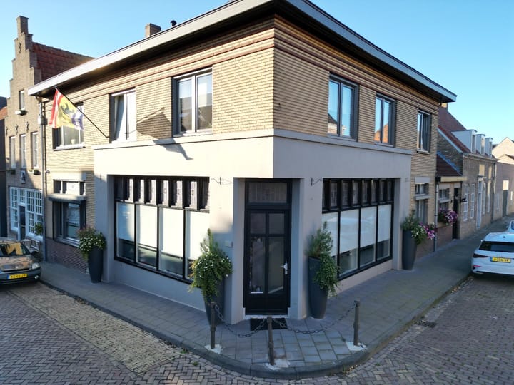 Photo 2 of Nassaustraat 18