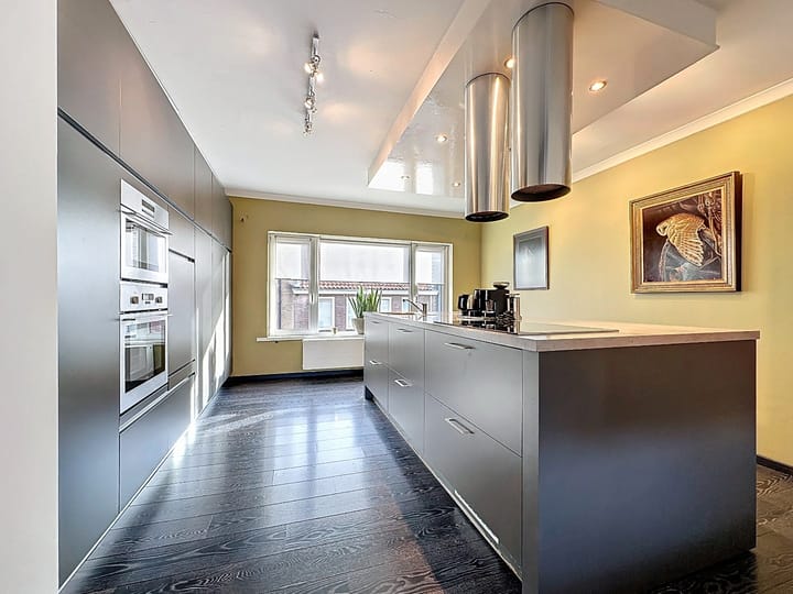 Photo 33 of Nassaustraat 18