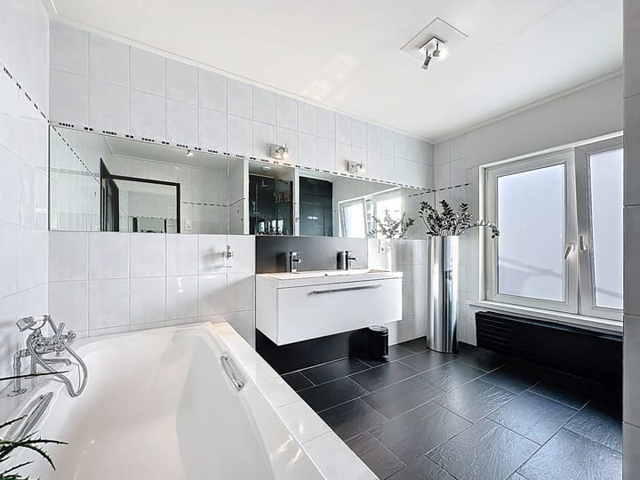 Photo 40 of Nassaustraat 18