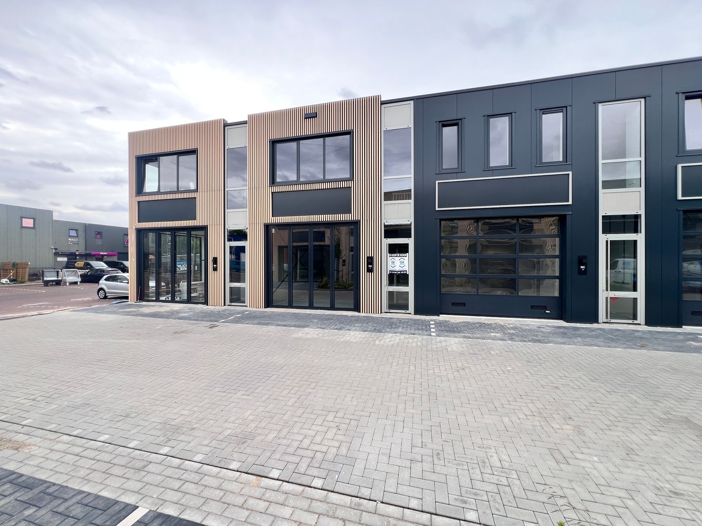 View photo 2 of Bolstoen 11-B