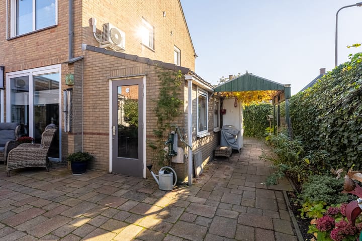 Photo 14 of Hendrik van Naaldwijkstraat 9