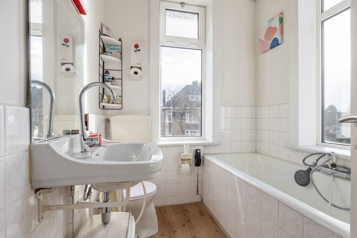 Photo 24 of Valkenierslaan 335