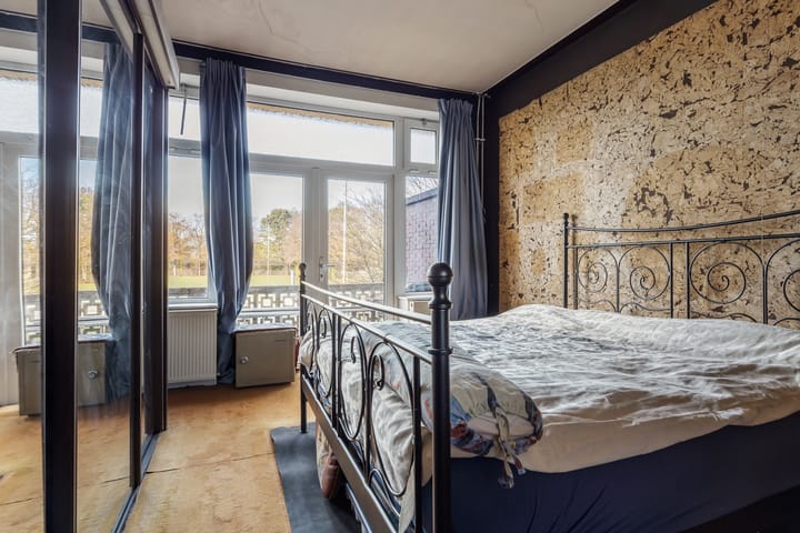 Photo 28 of Valkenierslaan 335