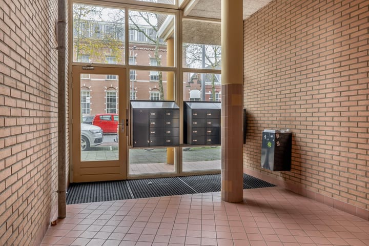 Foto 9 van Oranjeboomstraat 234-G