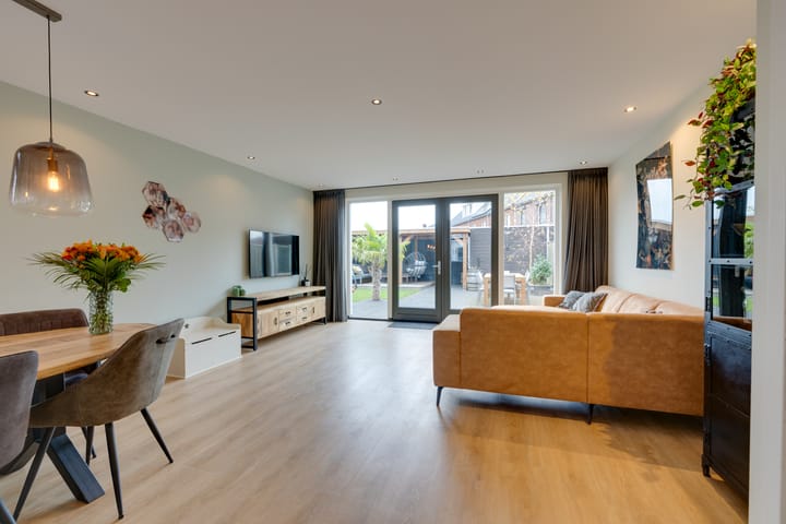 Foto 2 van Bloementuin 8