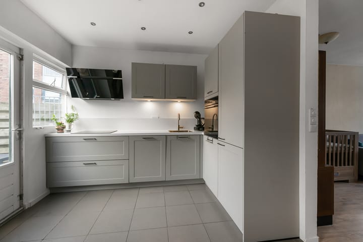 Photo 2 of De Ruijterstraat 17