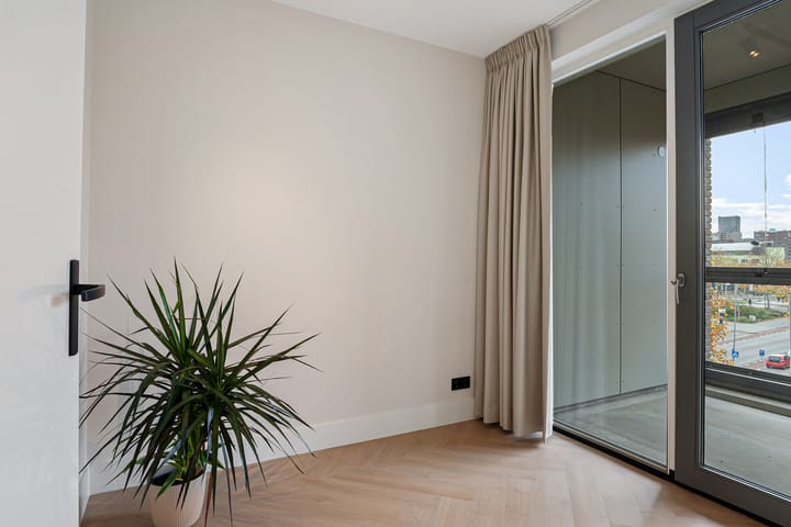 Foto 37 van Roentgenstraat 149