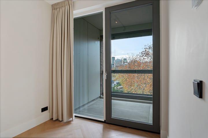 Foto 38 van Roentgenstraat 149