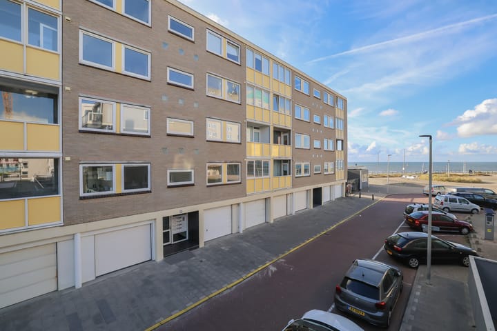 Photo 5 of de Ruyterstraat 4-F2