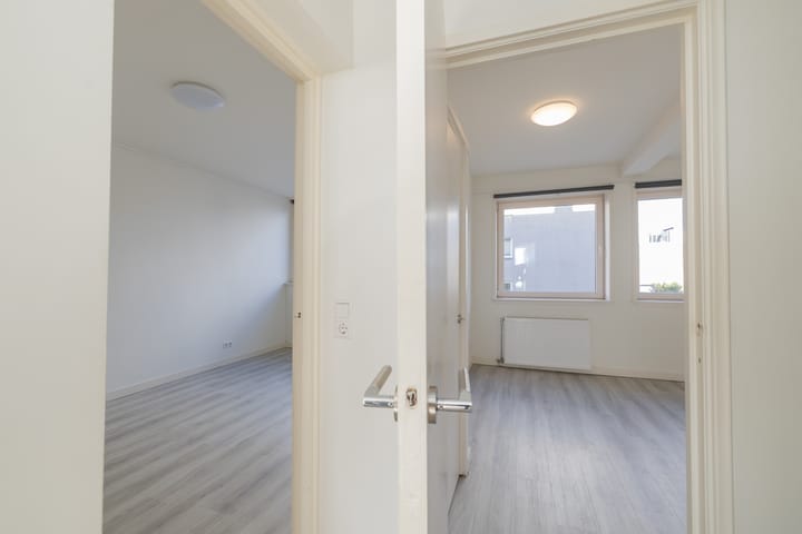 Photo 23 of de Ruyterstraat 4-F2