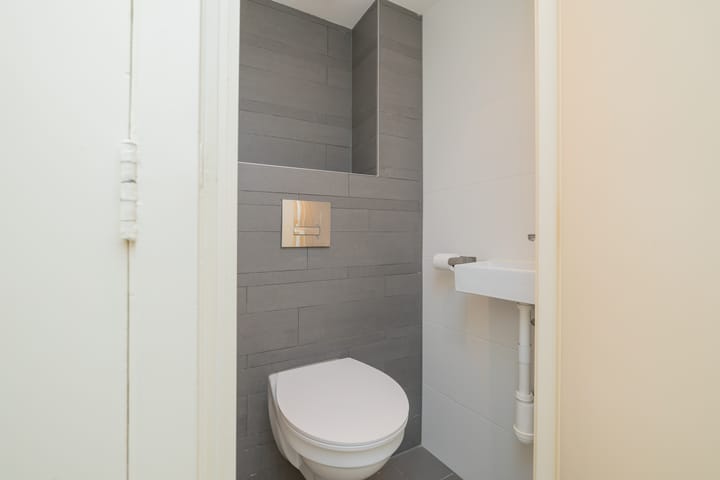 Photo 29 of de Ruyterstraat 4-F2